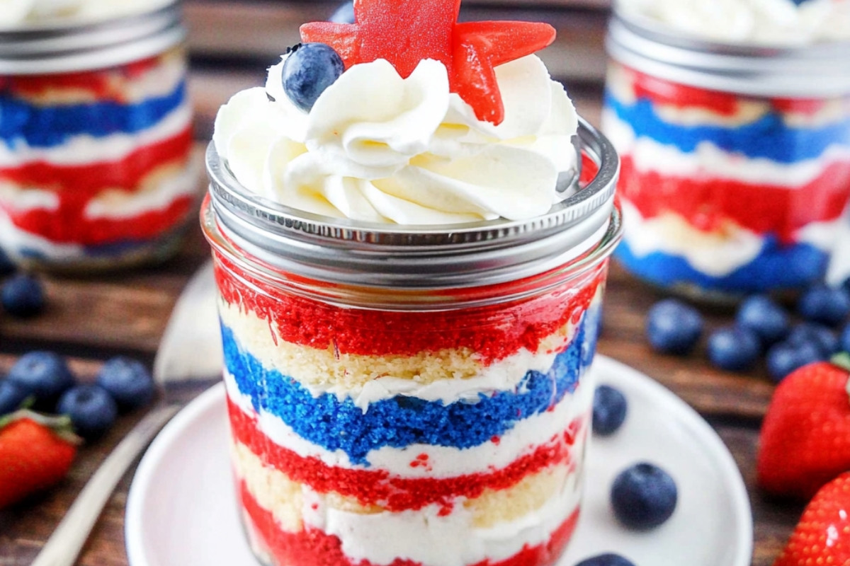 Festive Jar Cake Delight